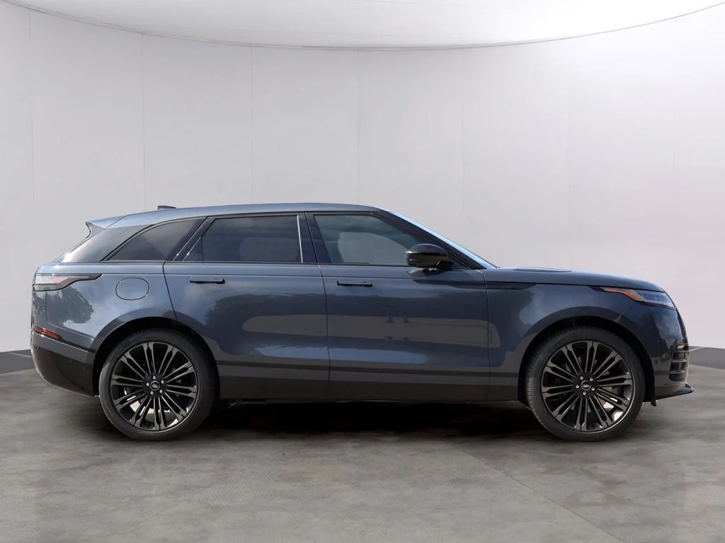 Used 2026 Varesine Blue Metallic Land Rover Dynamic SE image 4