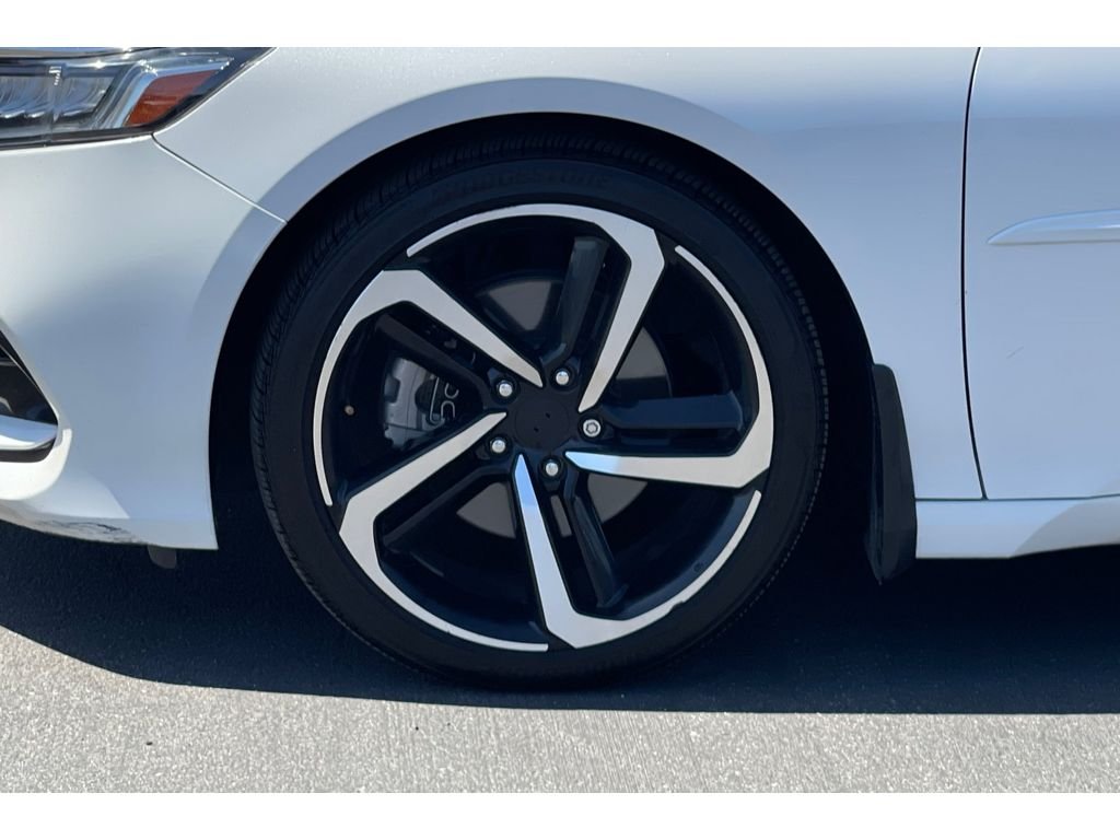 Used 2018 Platinum White Pearl Honda Touring 1.5T image 44