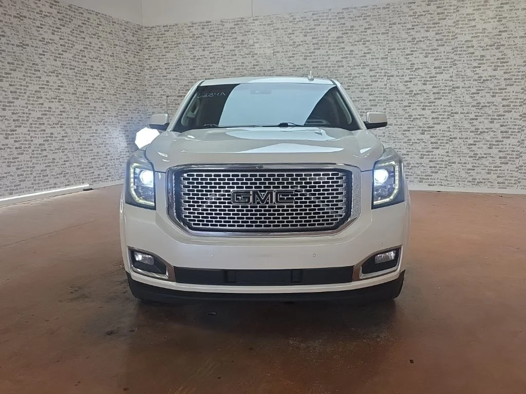 Used 2015 White GMC Denali image 2
