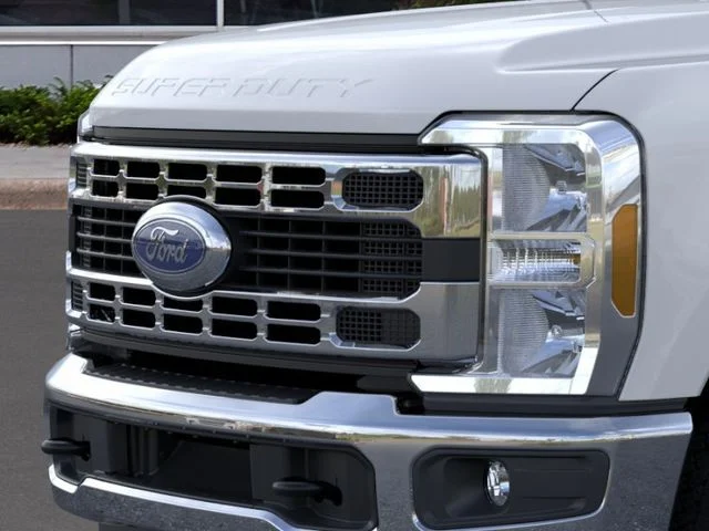New 2026 Oxford White Ford XLT image 17