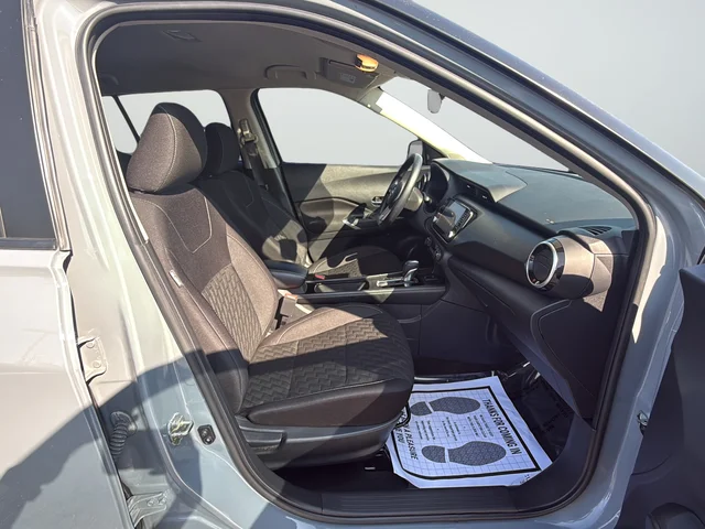 Used 2022 Gray Nissan SV image 26