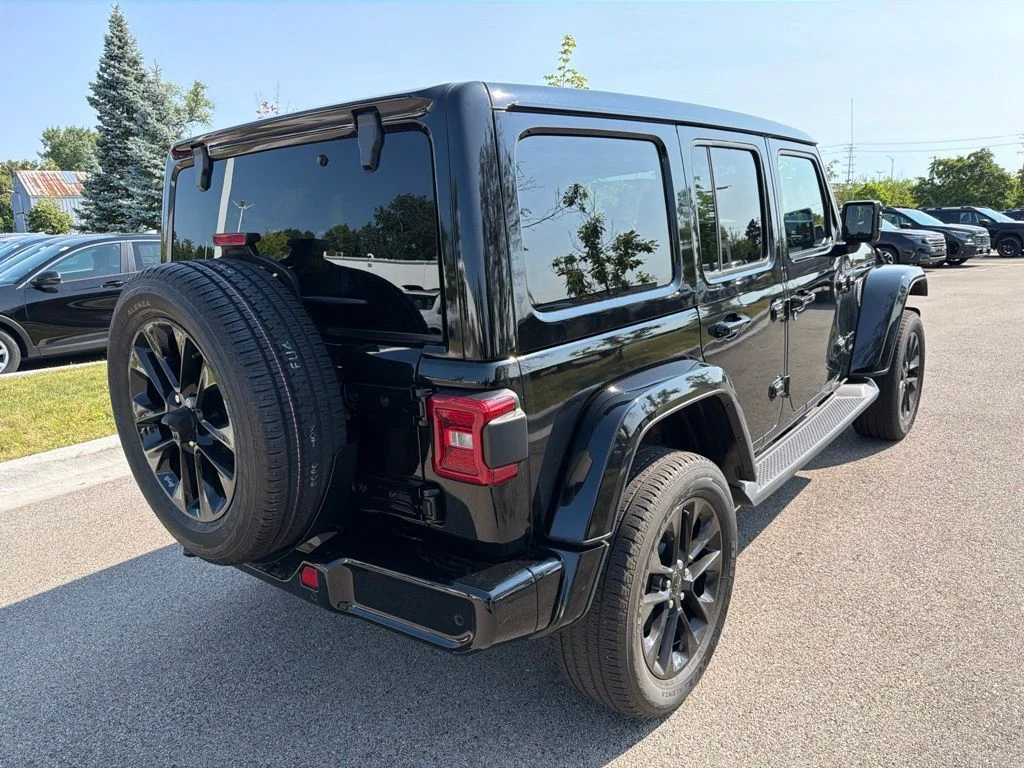 Used 2021 Black Jeep Unlimited Sahara High Altitude image 7