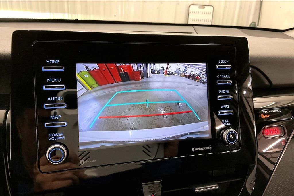 Used 2022 White Toyota LE image 25