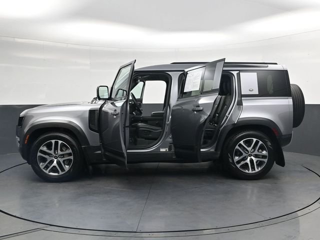 Used 2020  Land Rover SE image 45