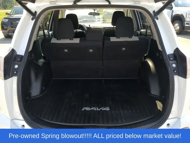 Used 2016 White Toyota XLE image 39