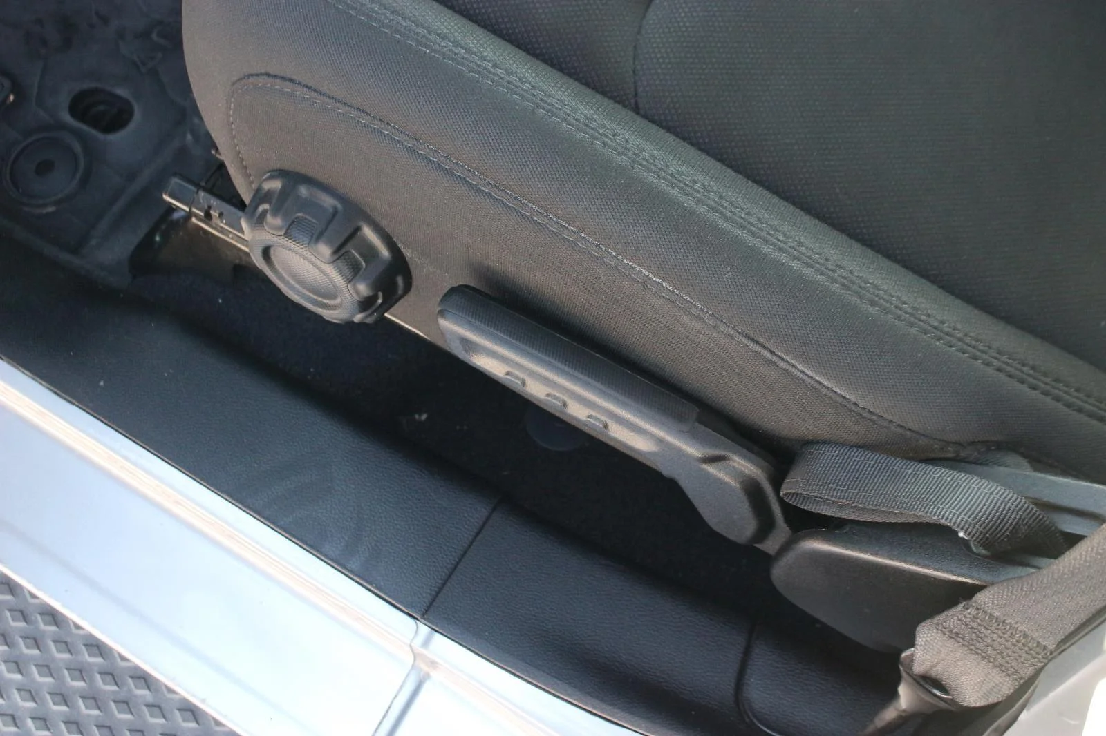 Used 2020 Silver Jeep Sport S image 17