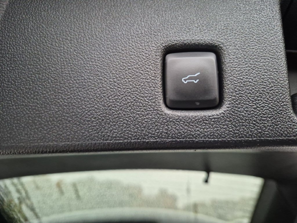 Used 2022 Gray Ford SEL image 26