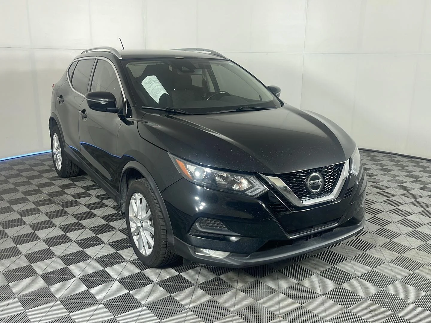 Used 2022 Magnetic Black Pearl Nissan SV image 4