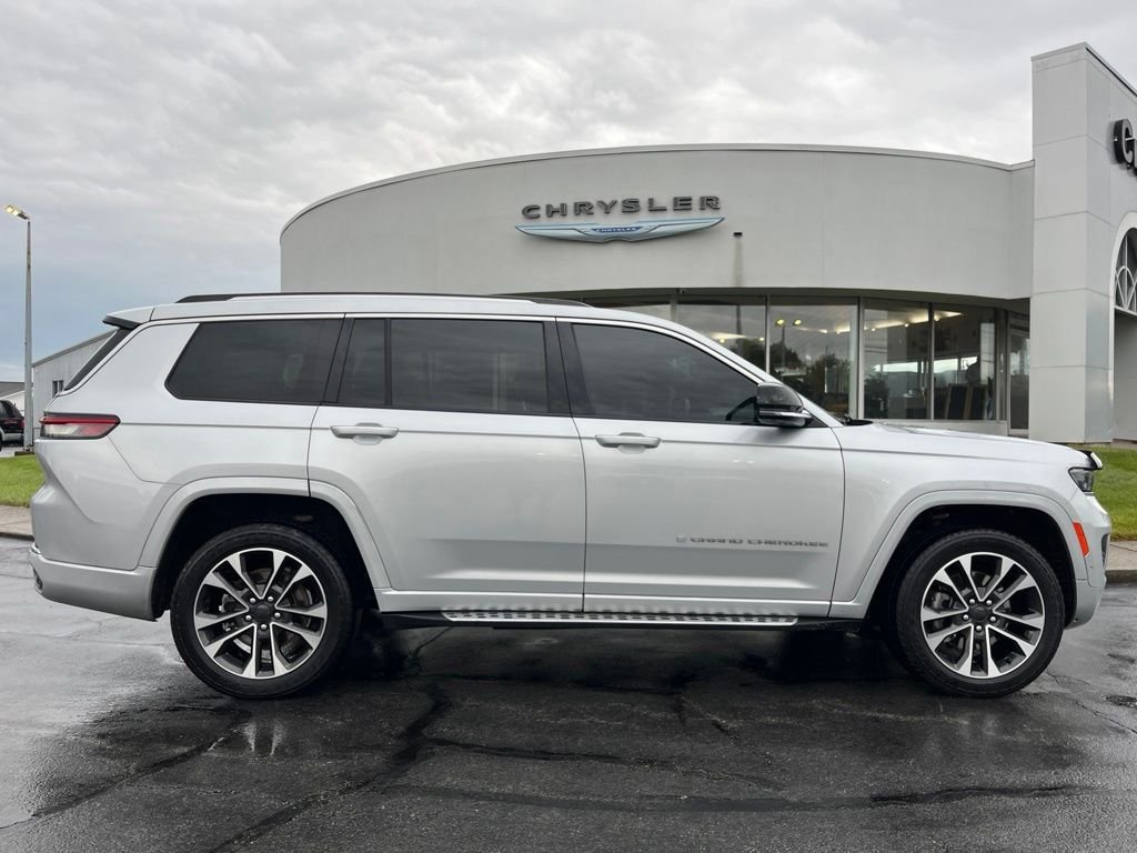 Used 2021 Silver Jeep Overland image 41