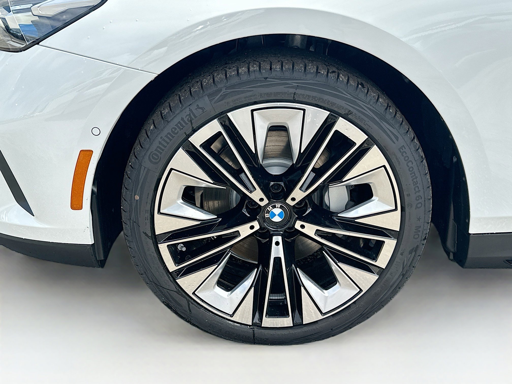 New 2026 Alpine White BMW 530i image 26