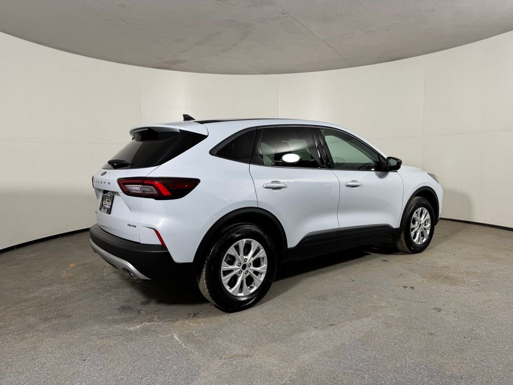 Used 2025 Space Silver Metallic Ford Active image 5
