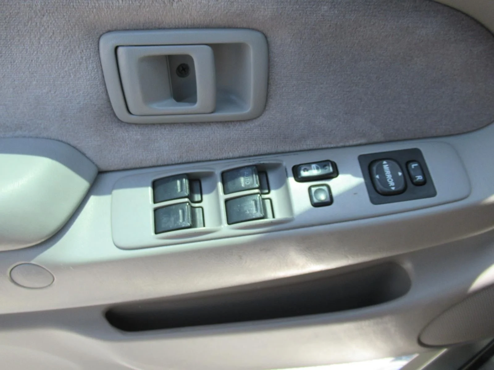 Used 2004 Silver Toyota PreRunner image 24