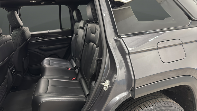 Used 2024 Baltic Gray Metallic Clearcoat Jeep Limited image 23