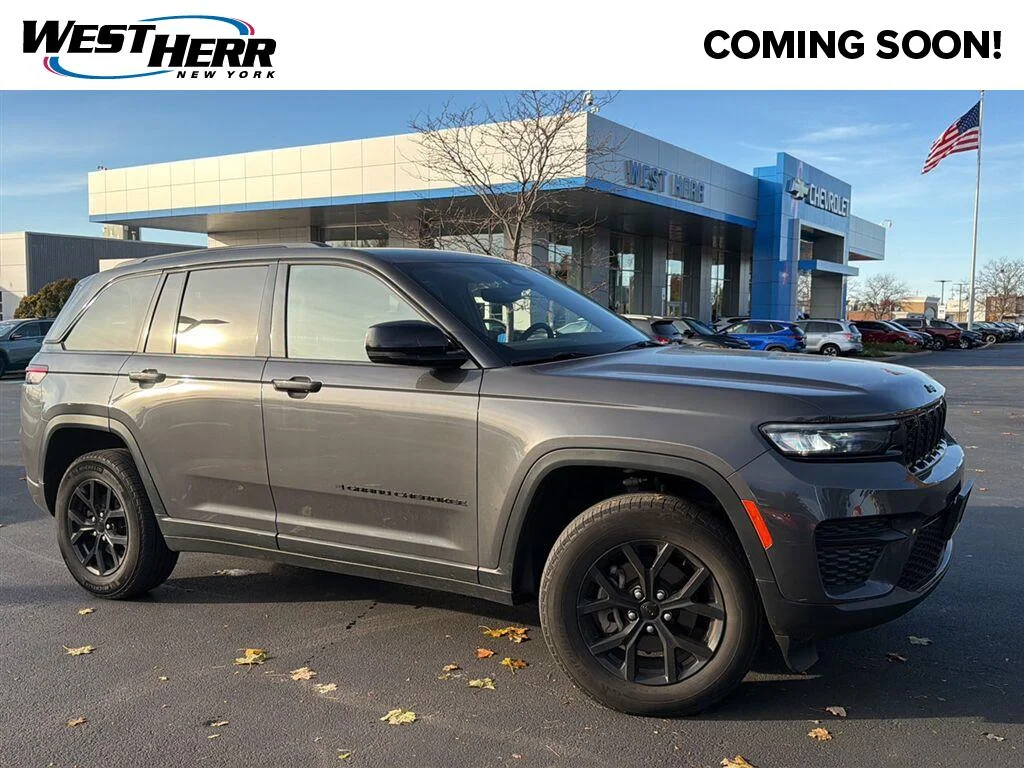 Used 2024 Baltic Gray Metallic Clearcoat Jeep Altitude image 1