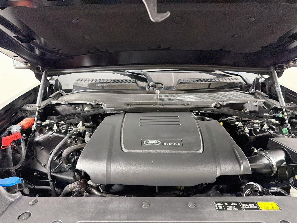 Used 2022 Black Land Rover S image 32