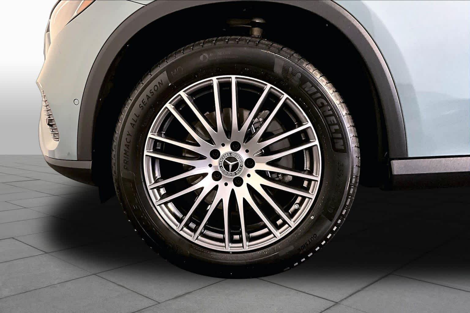 Certified Used 2026 Verde Silver Metallic Mercedes-Benz GLC 300 image 11