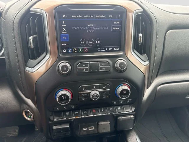 Used 2022 White Chevrolet High Country image 19