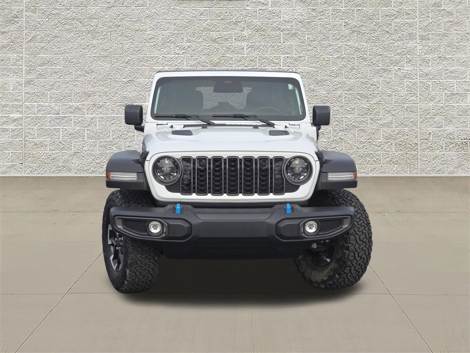 Used 2025 Bright White Clearcoat Jeep Rubicon image 2