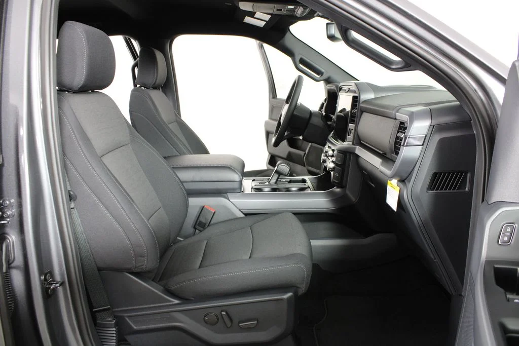 New 2026 Carbonized Gray Metallic Ford XLT image 15