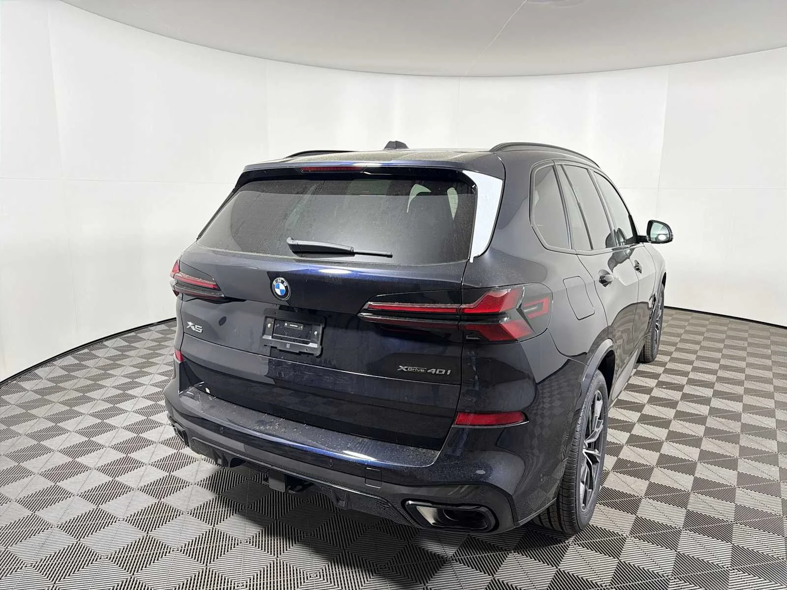 New 2026 Carbon Black Metallic BMW xDrive40i image 9