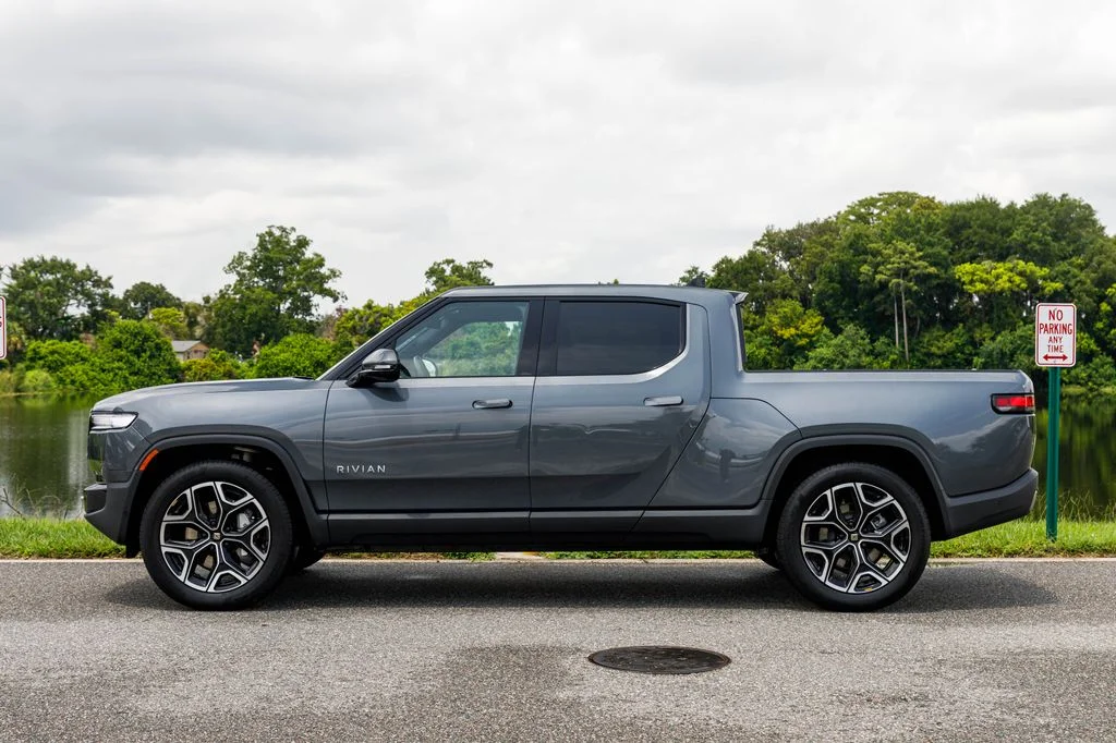 Used 2025  Rivian Adventure Dual Motor Large Pack image 6
