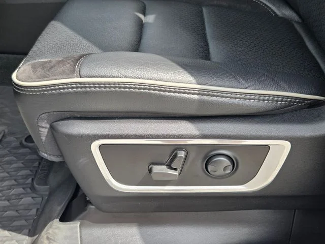 Used 2022 White Ram Laramie image 10