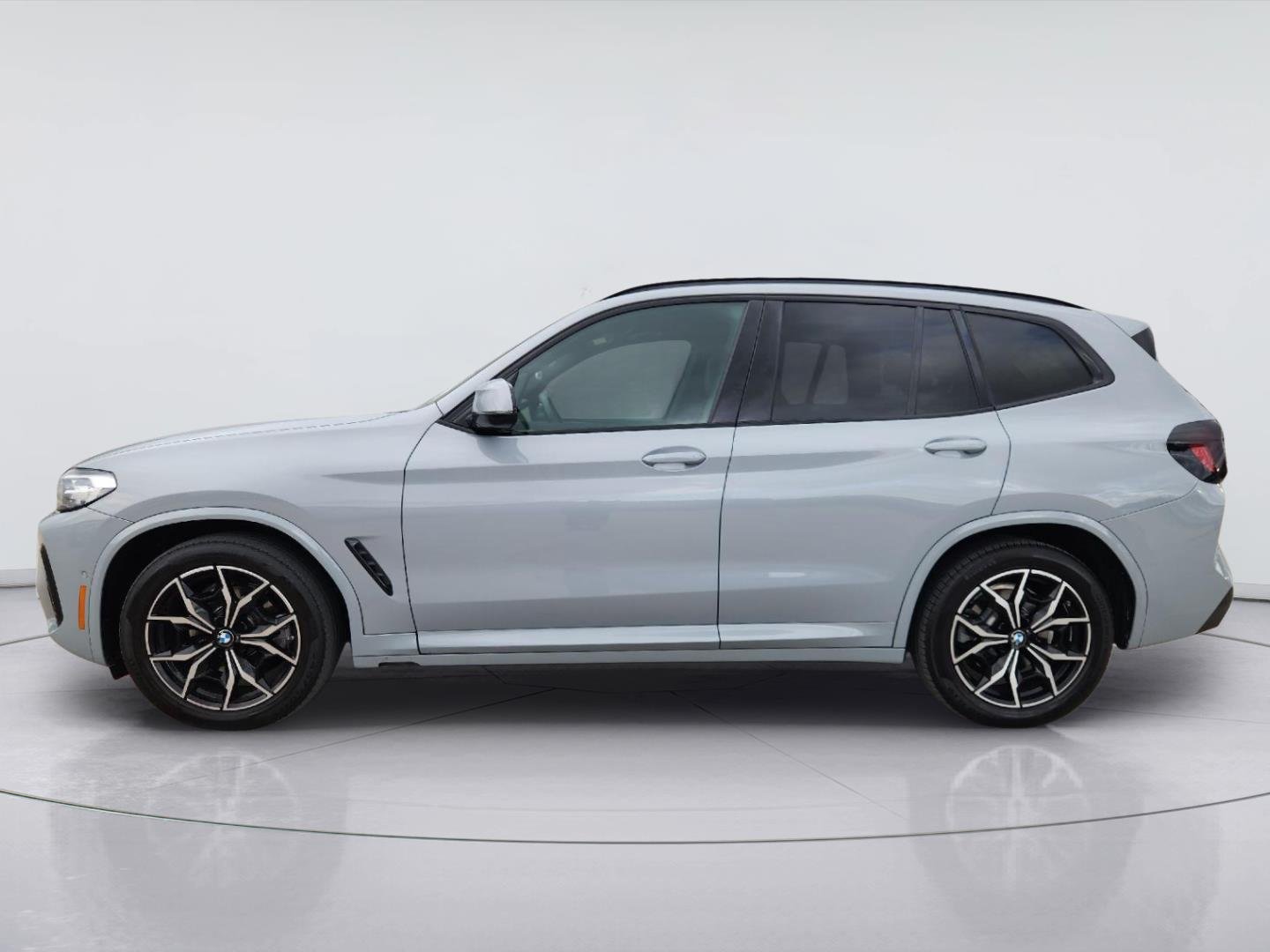 Used 2022 Brooklyn Grey Metallic BMW sDrive30i image 4