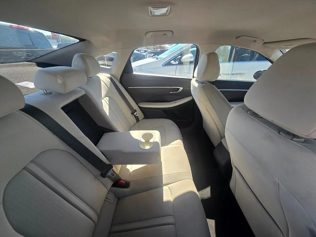 Used 2024 Silver Hyundai SEL image 6