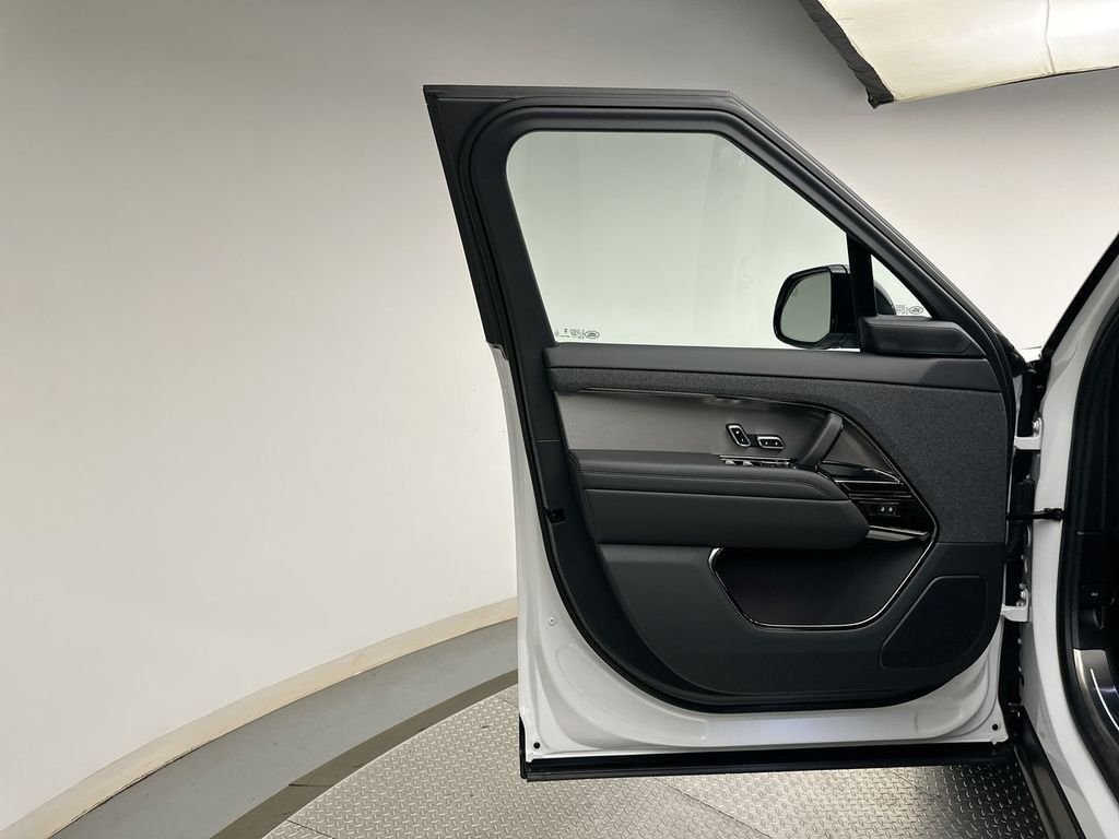 New 2026 Fuji White Land Rover SE image 9