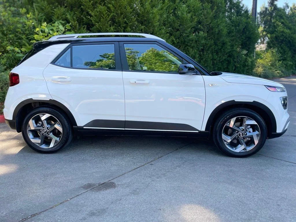 Used 2024 Lunar White Hyundai Limited image 3