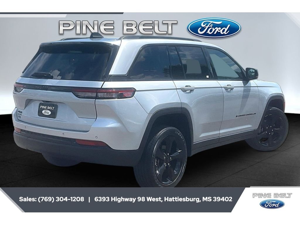 Used 2023 Silver Zynith Jeep Altitude image 7