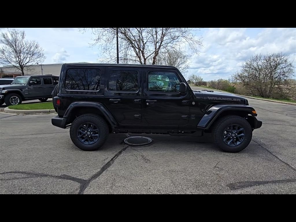 New 2026 Black Clear-Coat Exterior Paint Jeep 85th Anniversary Edition image 8