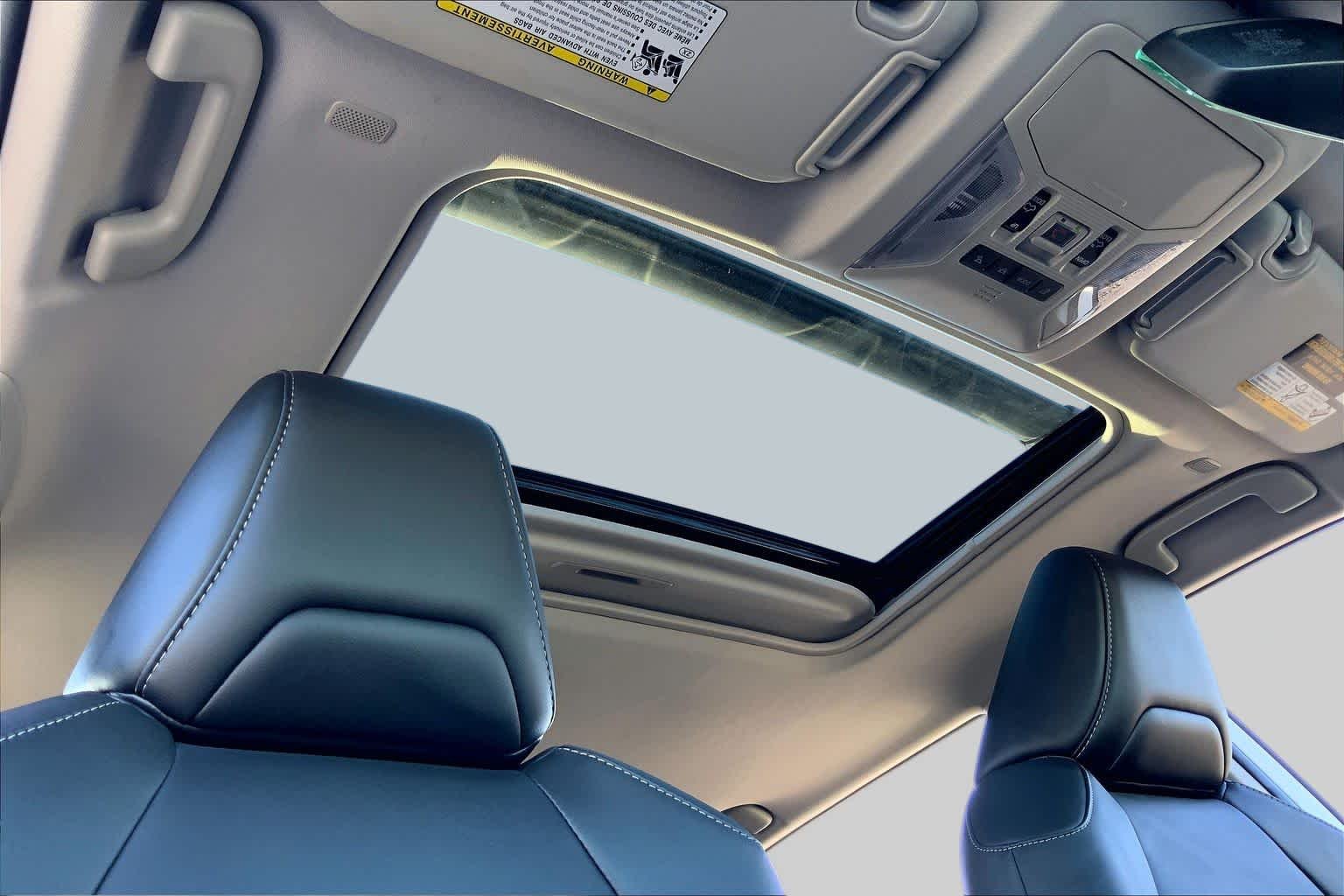 Used 2025 Wind Chill Pearl Toyota XLE Premium image 14
