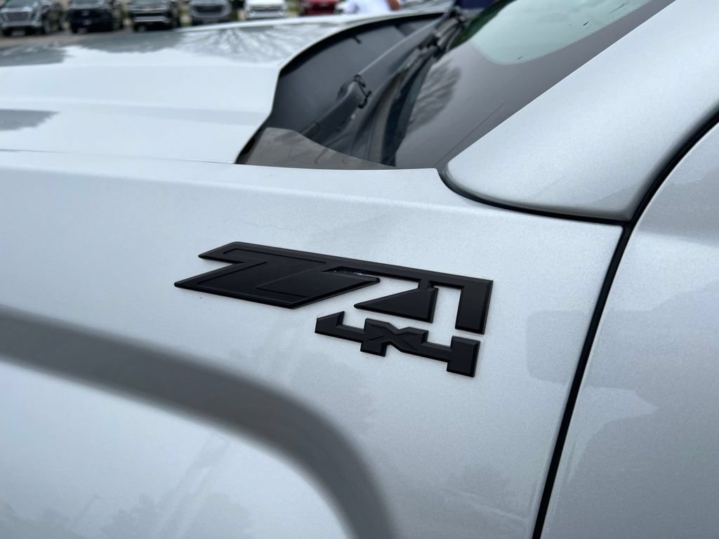 Used 2015 QUICKSILVER METALLIC GMC SLE image 9