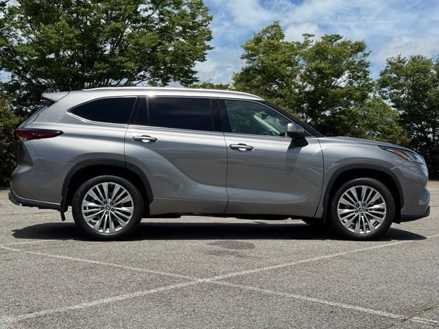 Used 2025  Toyota Platinum image 10