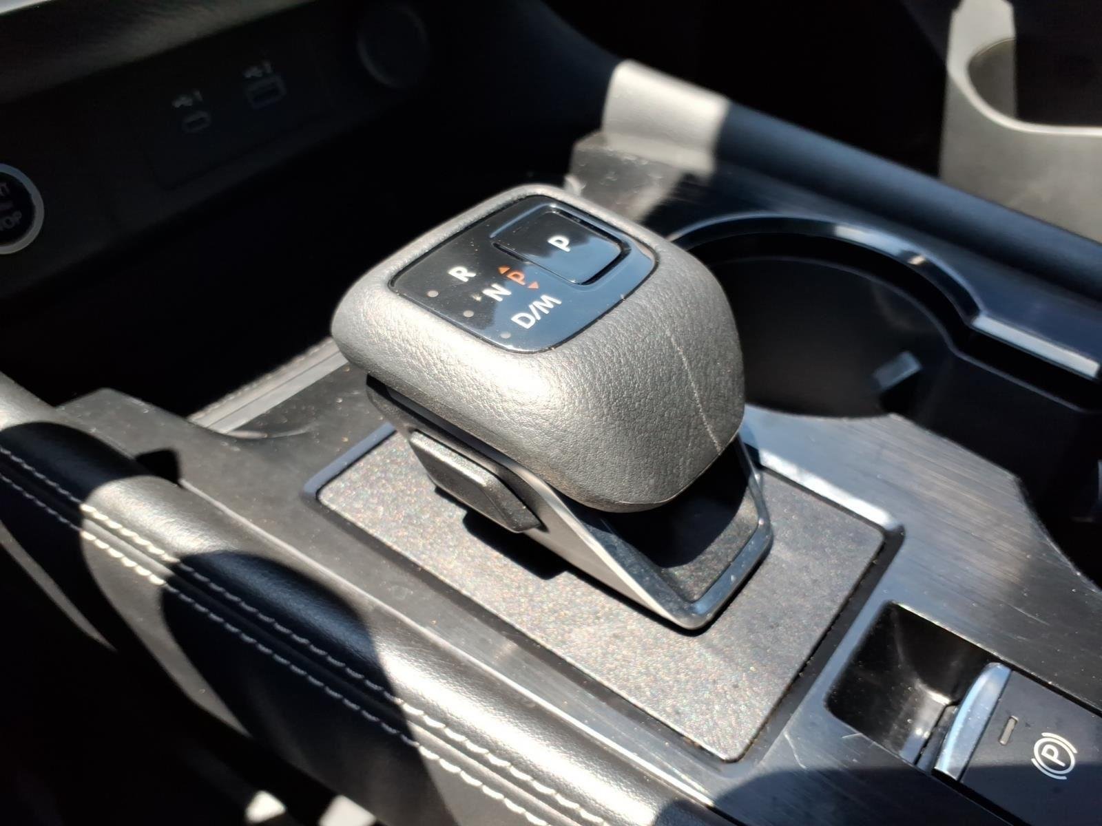 Used 2022 Super Black Nissan SL image 8