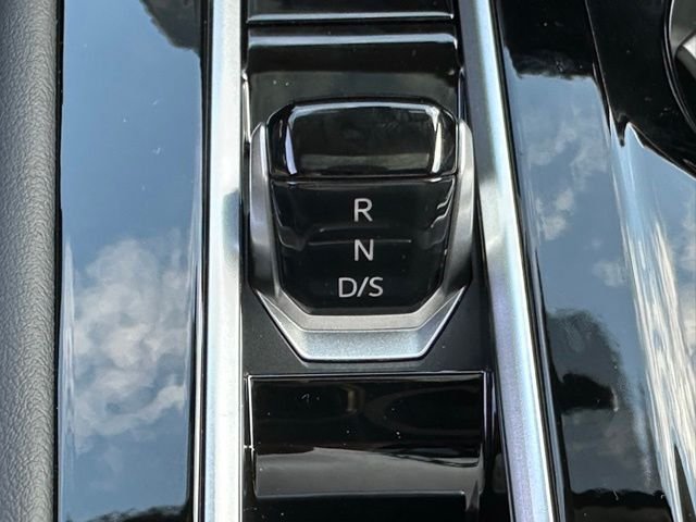 New 2026 Avocado Green Pearl Volkswagen 2.0T Peak Edition image 40