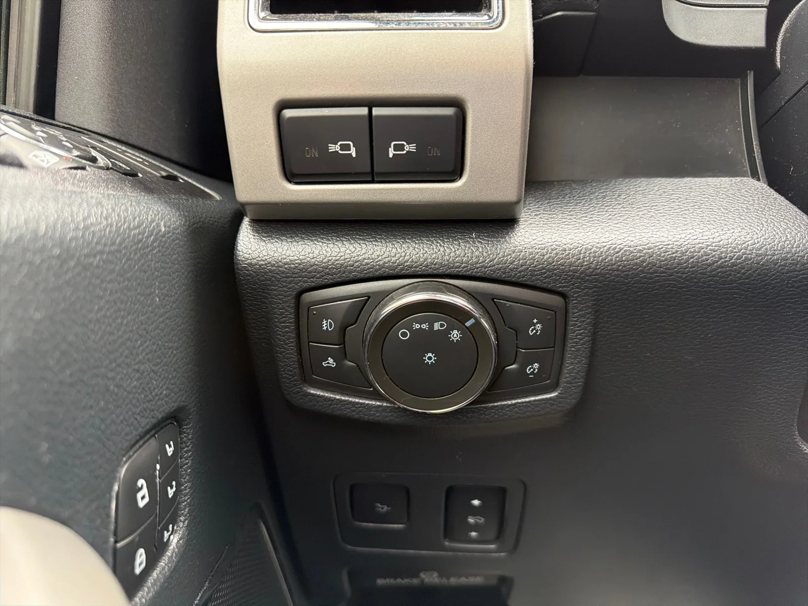 Used 2022 Iconic Silver Metallic Ford LARIAT image 23