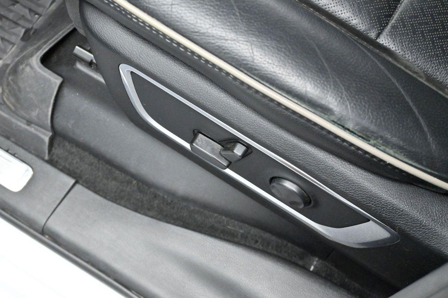 Used 2022 White Ram Laramie image 14