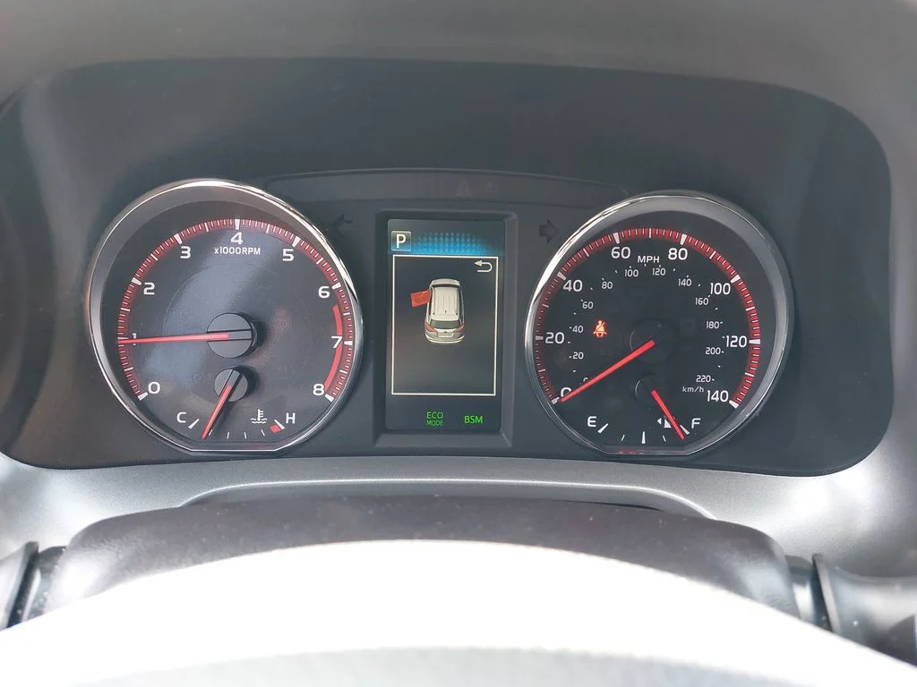 Used 2016 Red Toyota SE image 19