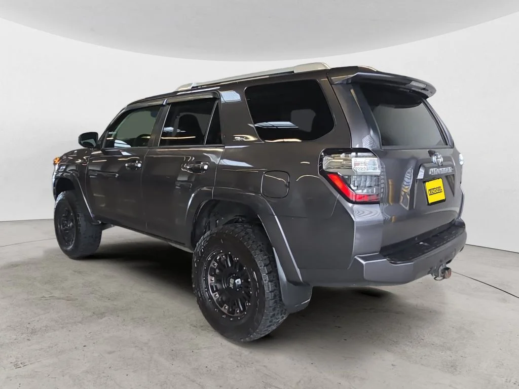 Used 2018 Gray Toyota SR5 image 7