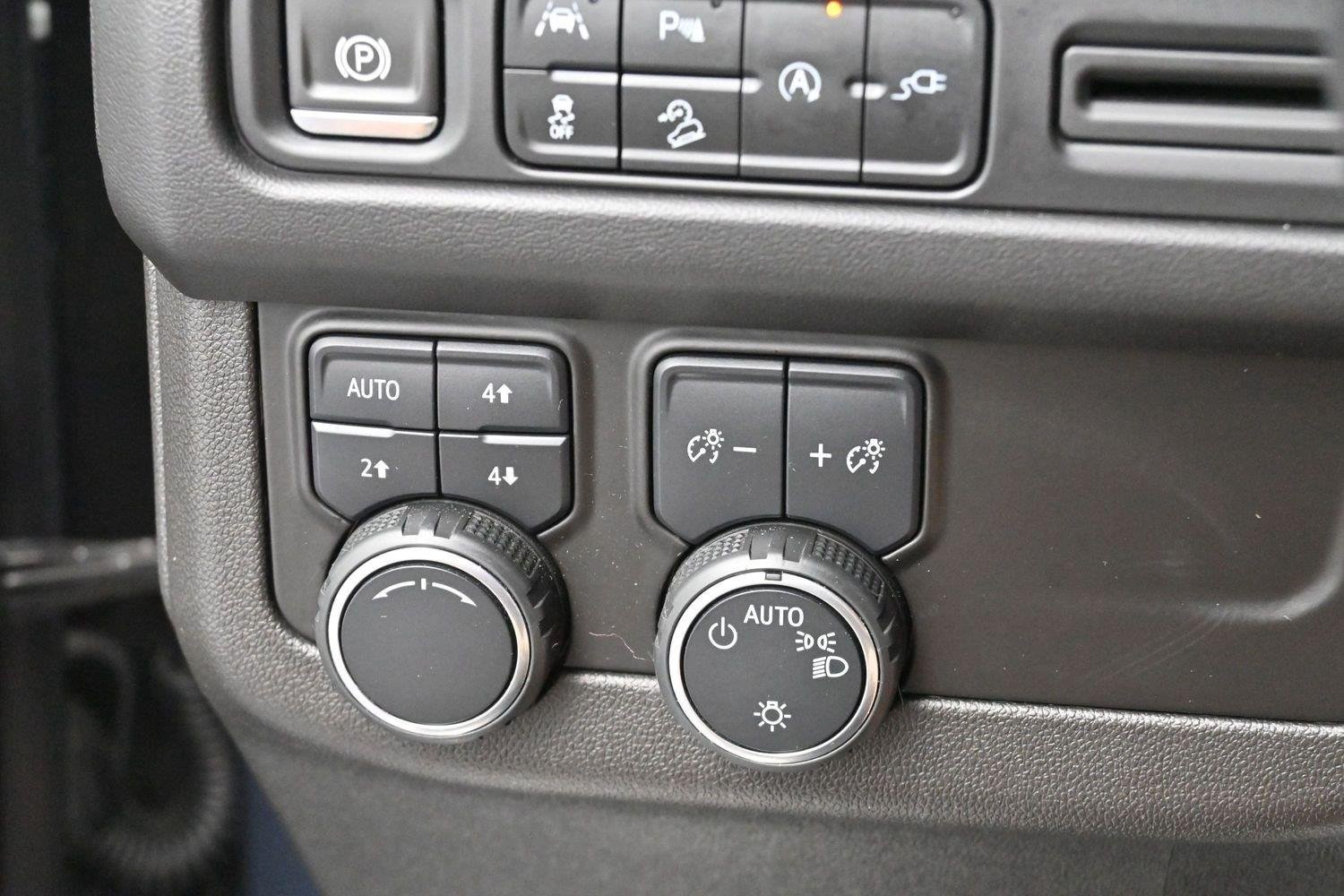 Used 2021 Shadow Gray Metallic Chevrolet Premier image 28