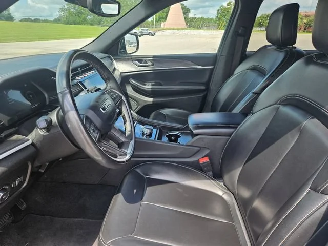 Used 2024 Silver Jeep Limited image 9