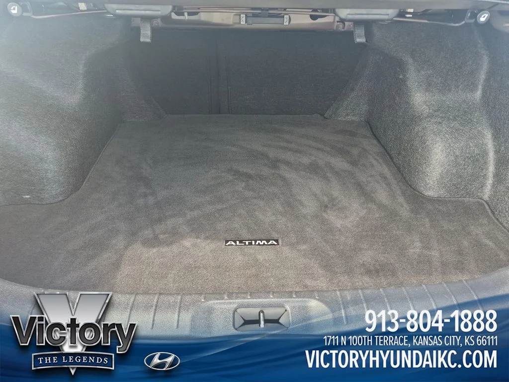 Used 2025 Red Nissan 2.5 SV image 21