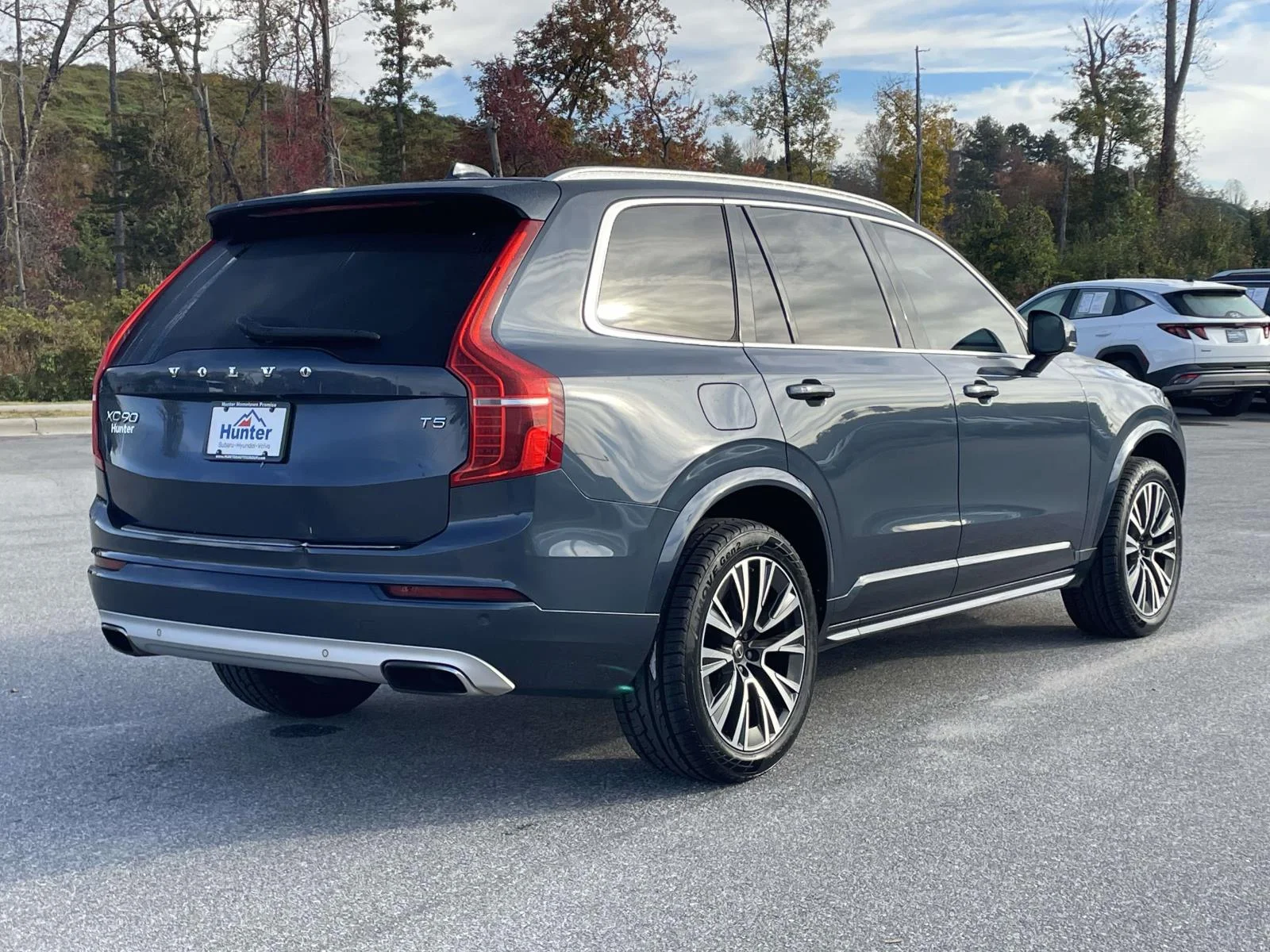 Used 2020 Denim Blue Metallic Volvo Momentum image 28