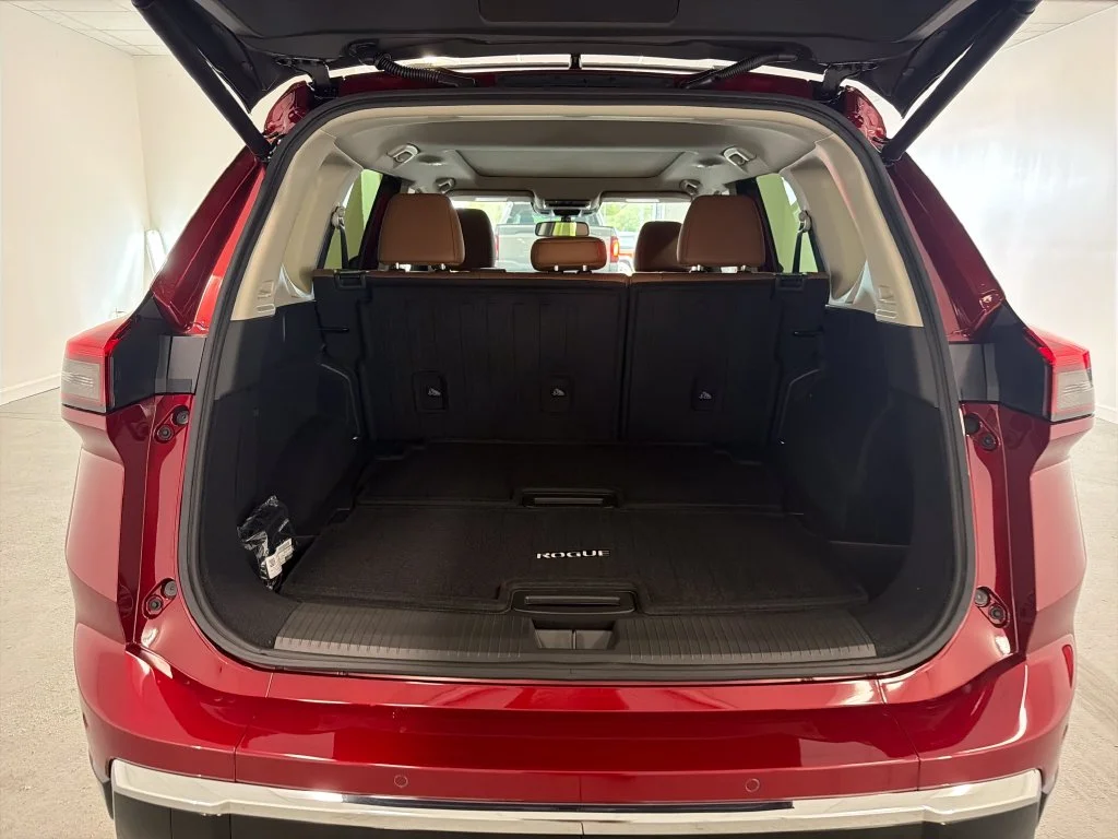 New 2026 Scarlet Ember Tintcoat Nissan Platinum image 8