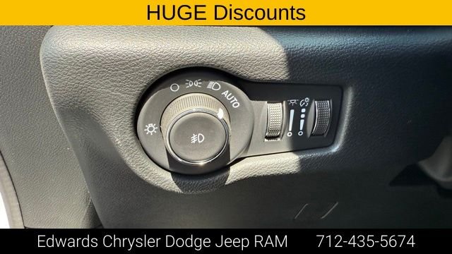 2026 Chrysler Pacifica Select - Photo 17