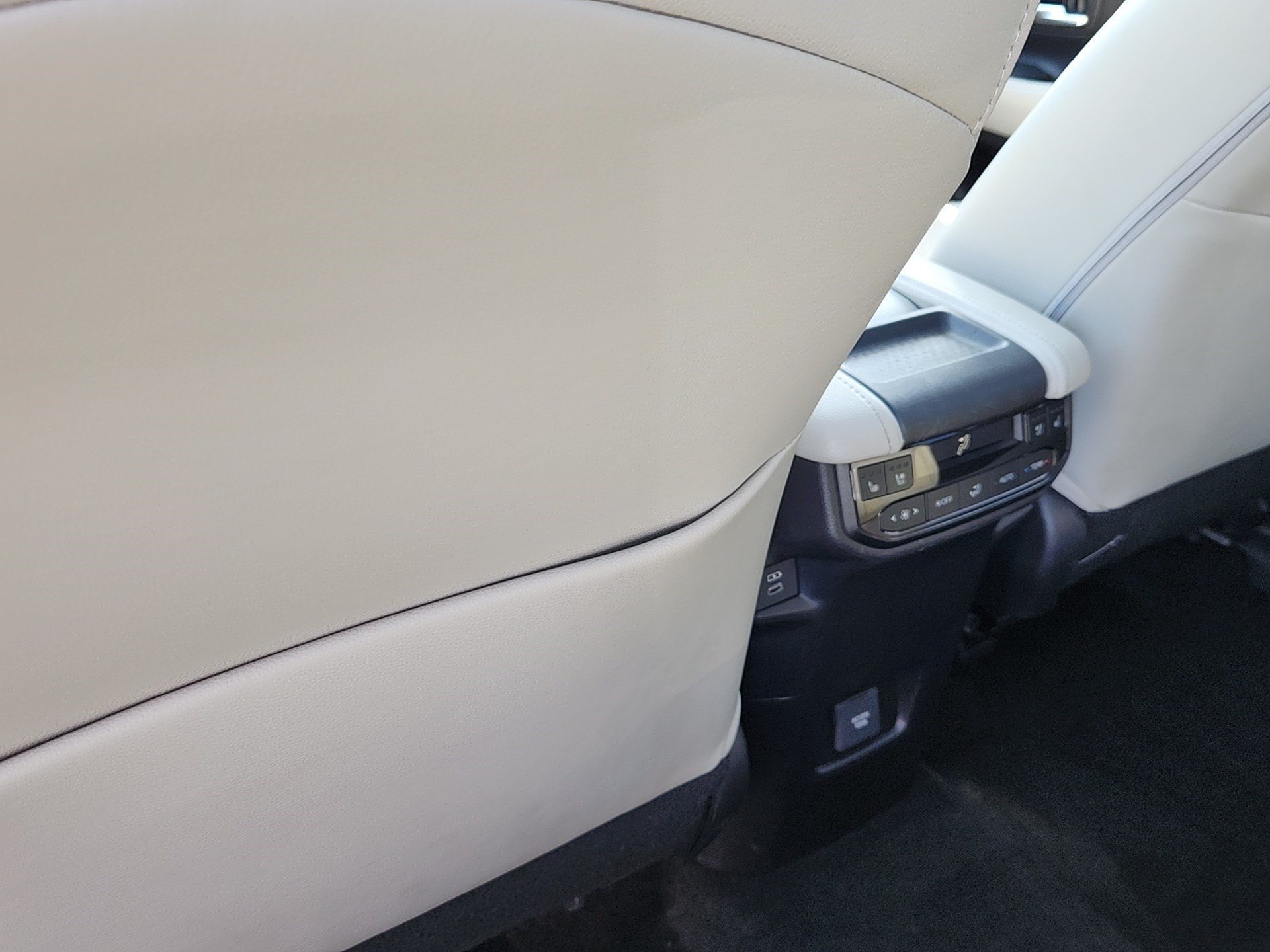 Used 2025 Red Toyota Platinum image 25