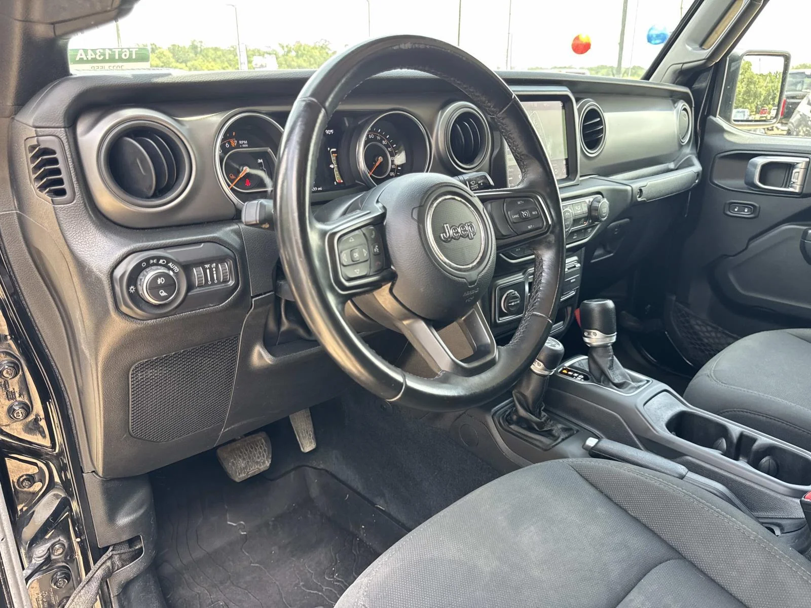 Used 2022 Black Jeep Sport S image 17