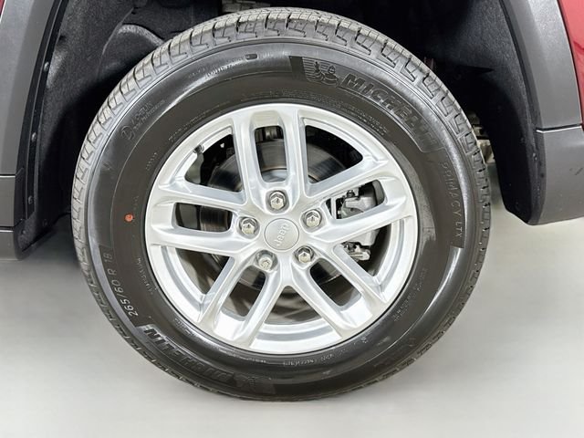 Used 2025 Red Jeep Laredo X image 30